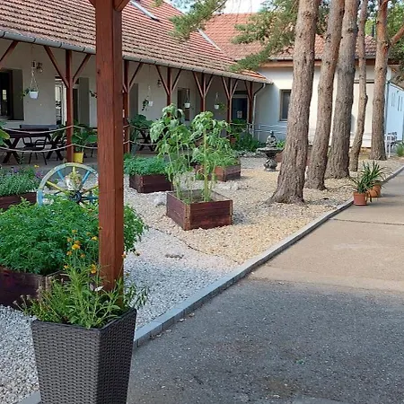 Tudatos Let Szallashelye Bed & Breakfast *